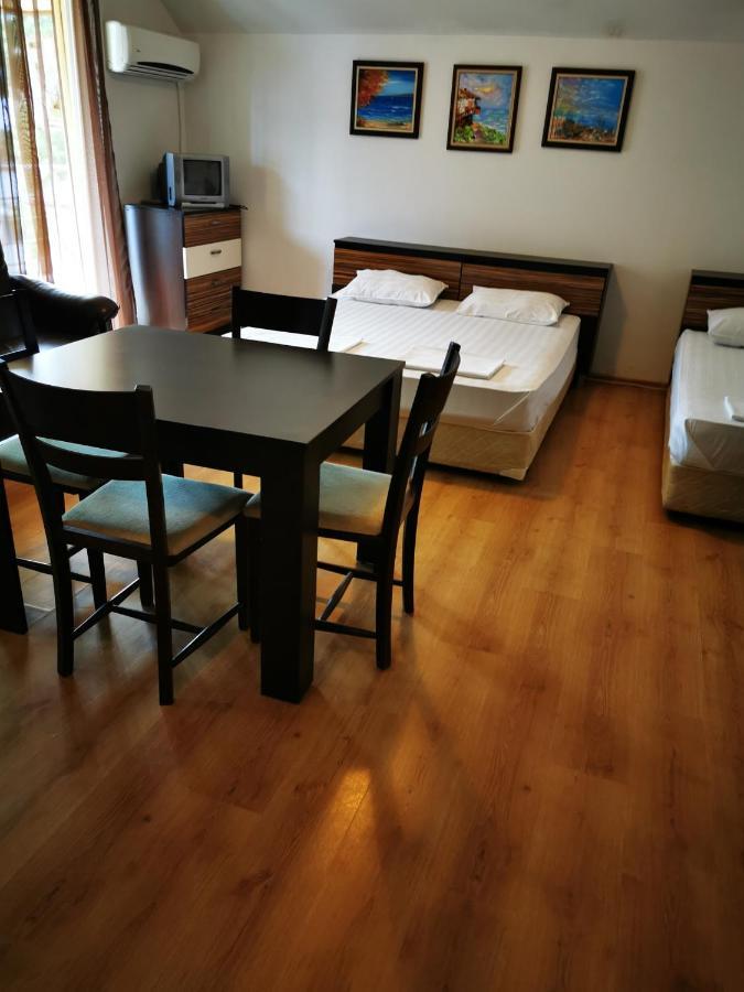 Jelezchevi Guest Rooms Primorsko Exterior photo