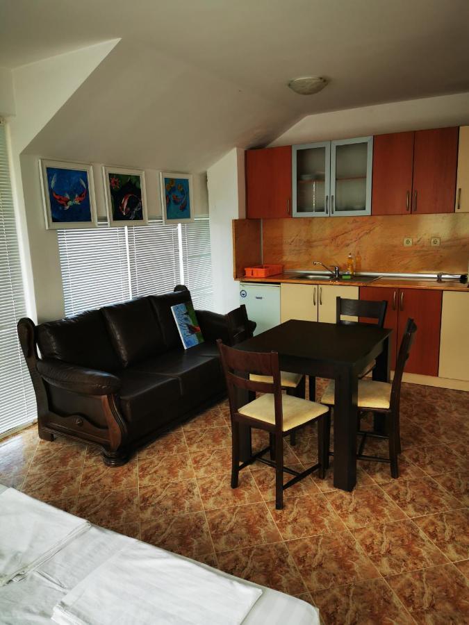 Jelezchevi Guest Rooms Primorsko Exterior photo