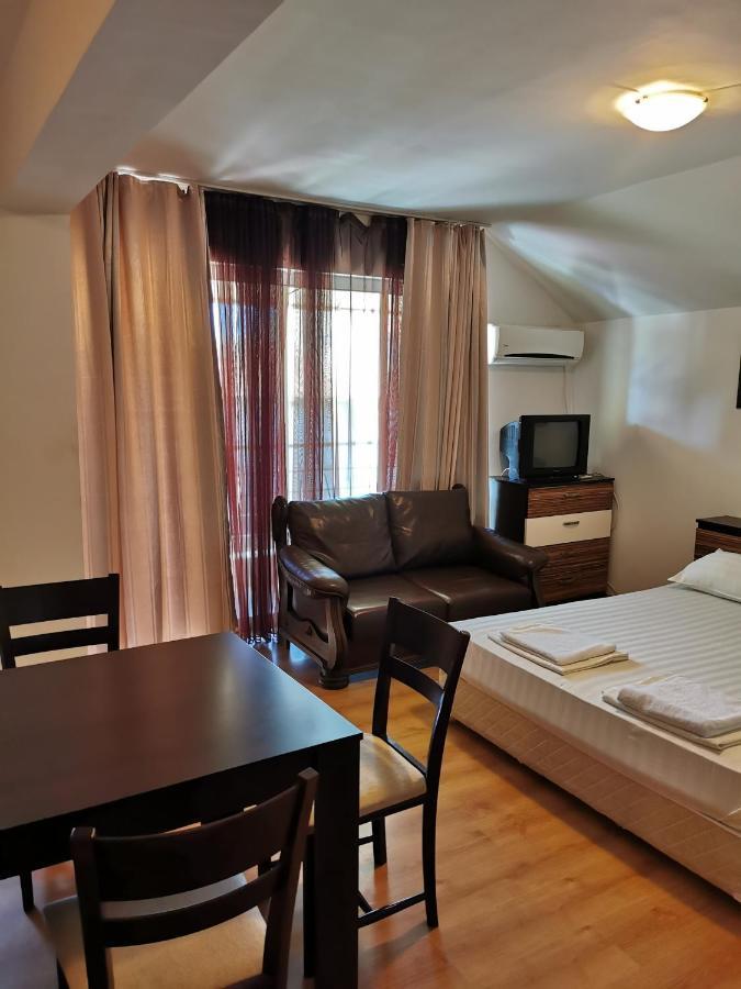Jelezchevi Guest Rooms Primorsko Exterior photo