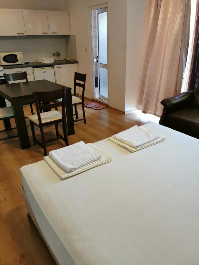Jelezchevi Guest Rooms Primorsko Exterior photo