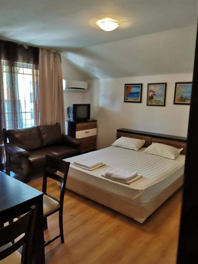 Jelezchevi Guest Rooms Primorsko Exterior photo