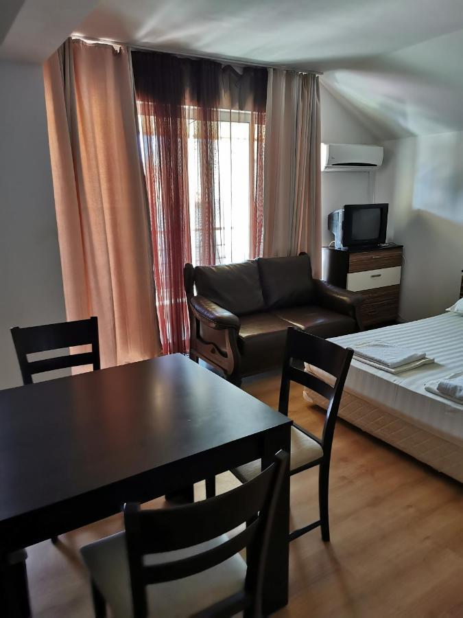 Jelezchevi Guest Rooms Primorsko Exterior photo